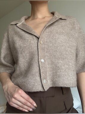& Other Stories knit boxy half sleeve wool blend tan brown sweater
Size medium